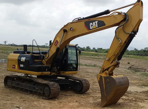 CAT<sup>®</sup> Rental 320D2L Hydraulic Excavator